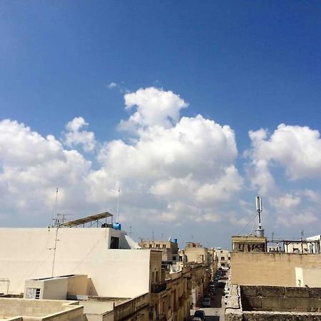 May Flower: Modern Flat Close To Airport/Bus Stops Tarxien Bagian luar foto
