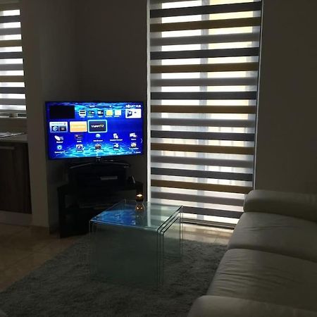 May Flower: Modern Flat Close To Airport/Bus Stops Tarxien Bagian luar foto