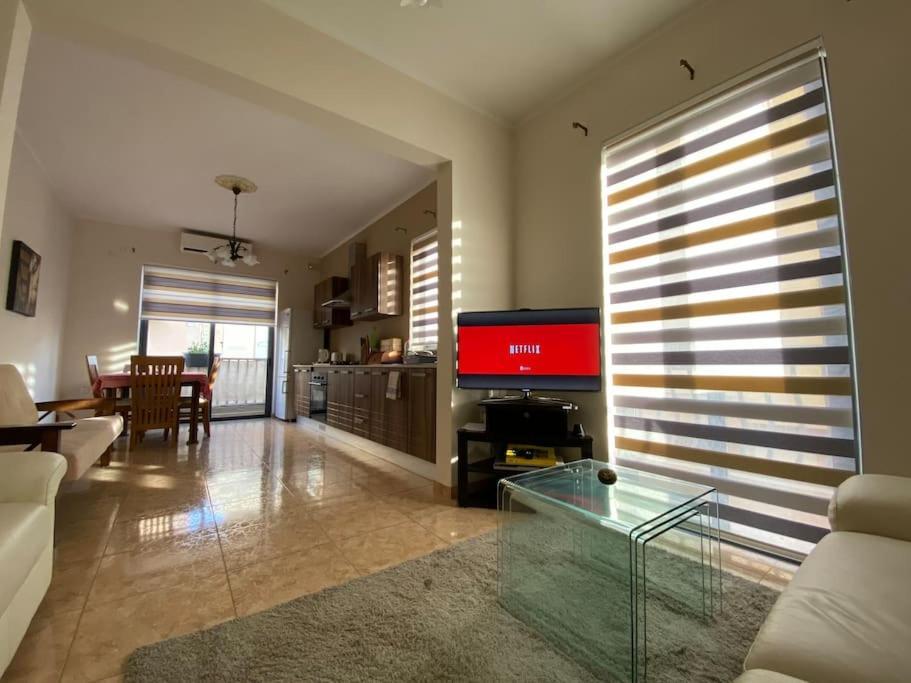 May Flower: Modern Flat Close To Airport/Bus Stops Tarxien Bagian luar foto