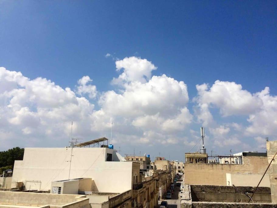 May Flower: Modern Flat Close To Airport/Bus Stops Tarxien Bagian luar foto