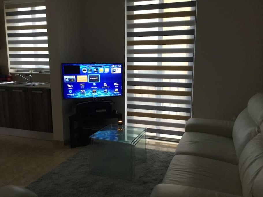 May Flower: Modern Flat Close To Airport/Bus Stops Tarxien Bagian luar foto