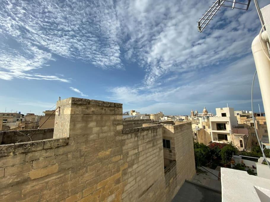 May Flower: Modern Flat Close To Airport/Bus Stops Tarxien Bagian luar foto