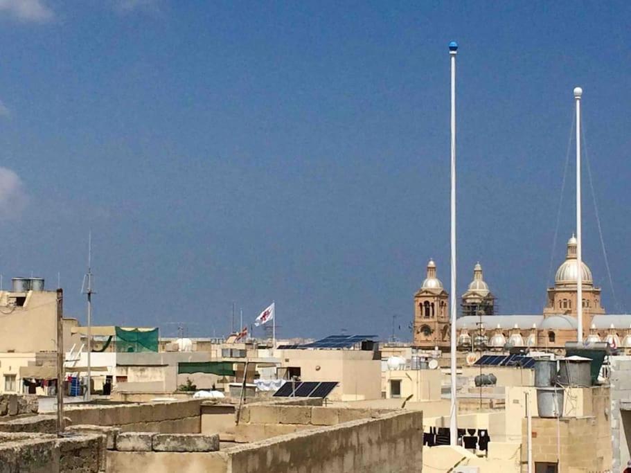 May Flower: Modern Flat Close To Airport/Bus Stops Tarxien Bagian luar foto