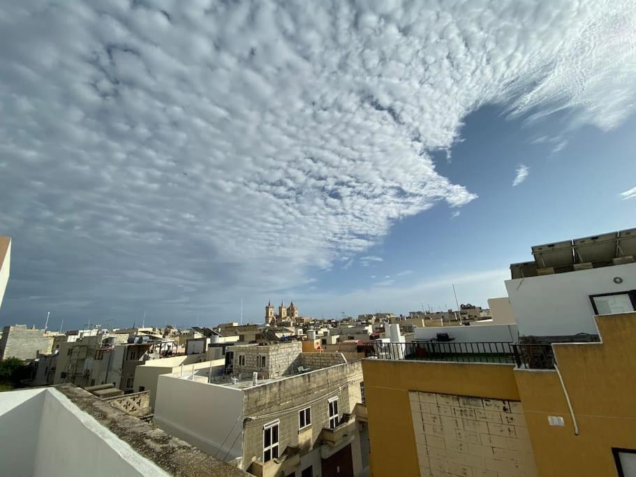 May Flower: Modern Flat Close To Airport/Bus Stops Tarxien Bagian luar foto