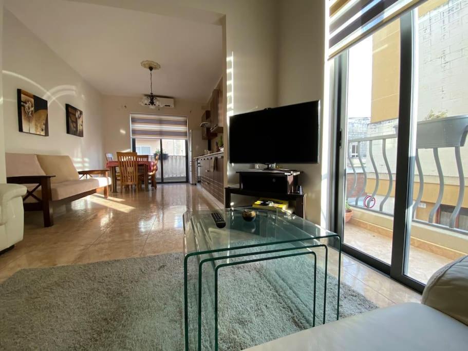 May Flower: Modern Flat Close To Airport/Bus Stops Tarxien Bagian luar foto