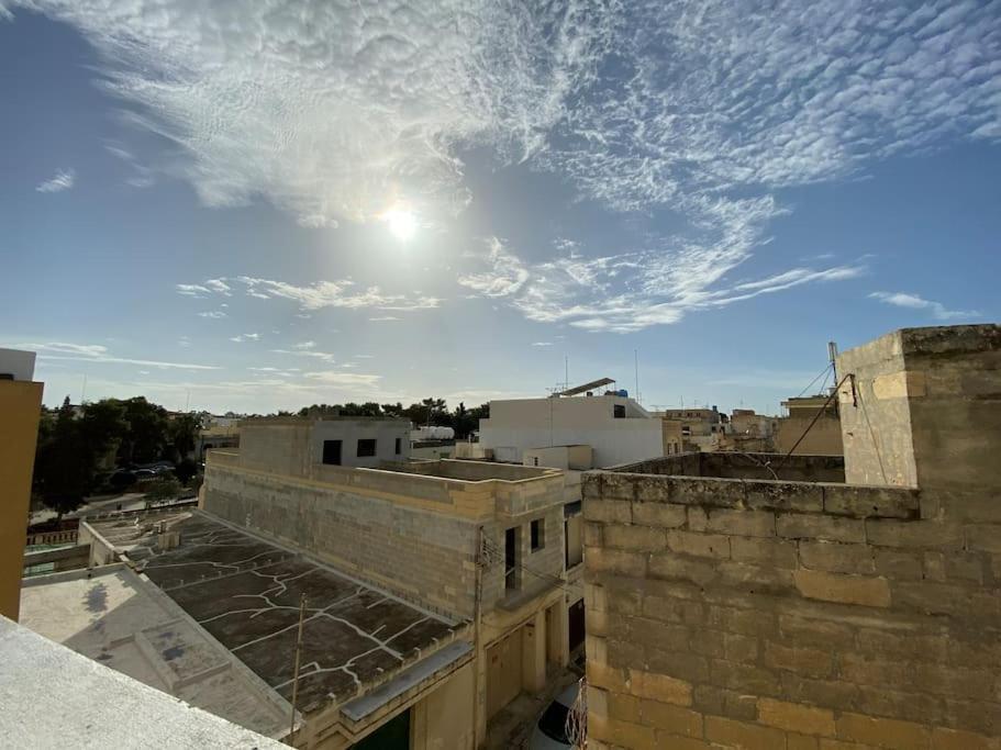 May Flower: Modern Flat Close To Airport/Bus Stops Tarxien Bagian luar foto