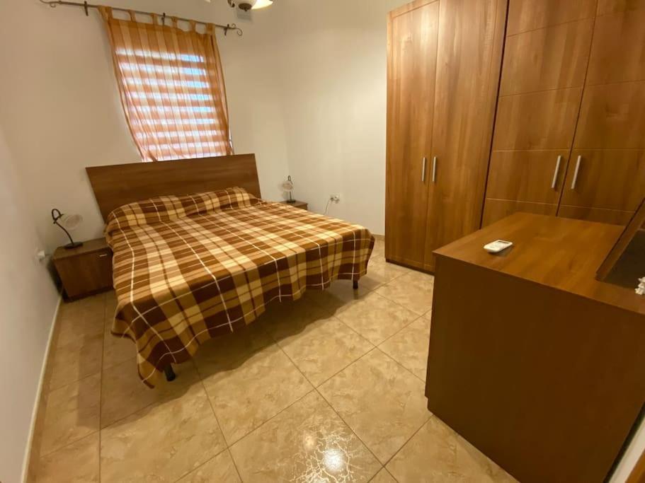 May Flower: Modern Flat Close To Airport/Bus Stops Tarxien Bagian luar foto