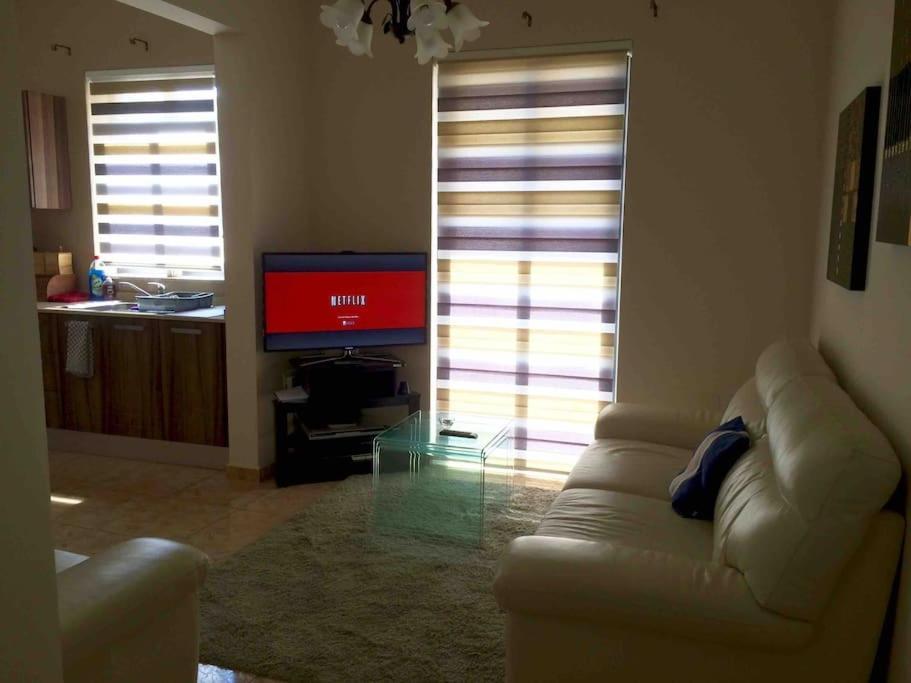 May Flower: Modern Flat Close To Airport/Bus Stops Tarxien Bagian luar foto