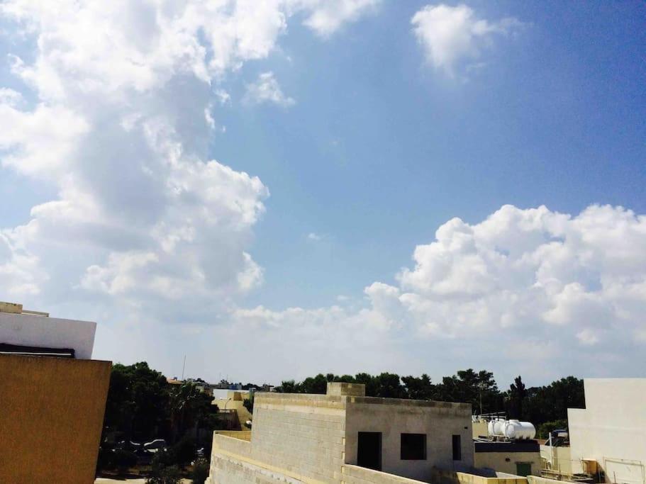 May Flower: Modern Flat Close To Airport/Bus Stops Tarxien Bagian luar foto