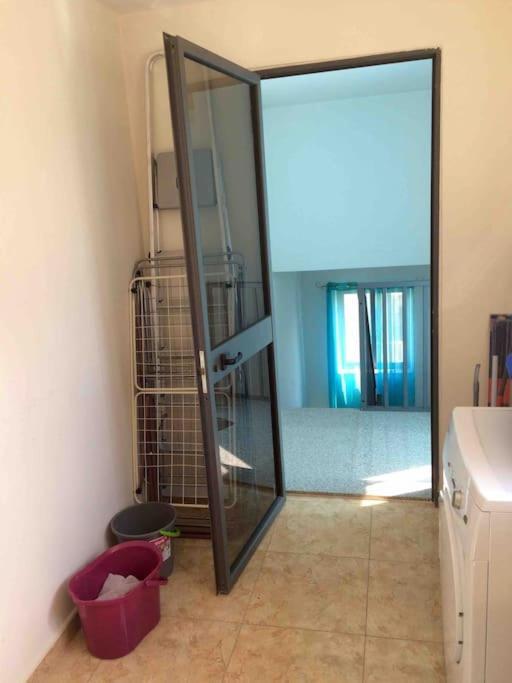 May Flower: Modern Flat Close To Airport/Bus Stops Tarxien Bagian luar foto